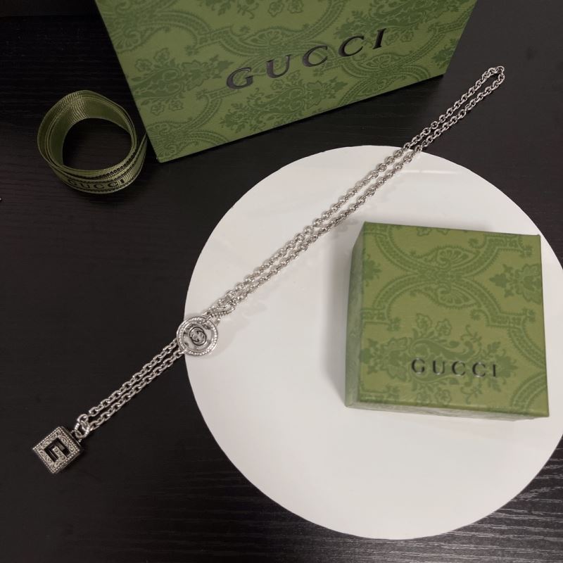 G*u*i necklaces